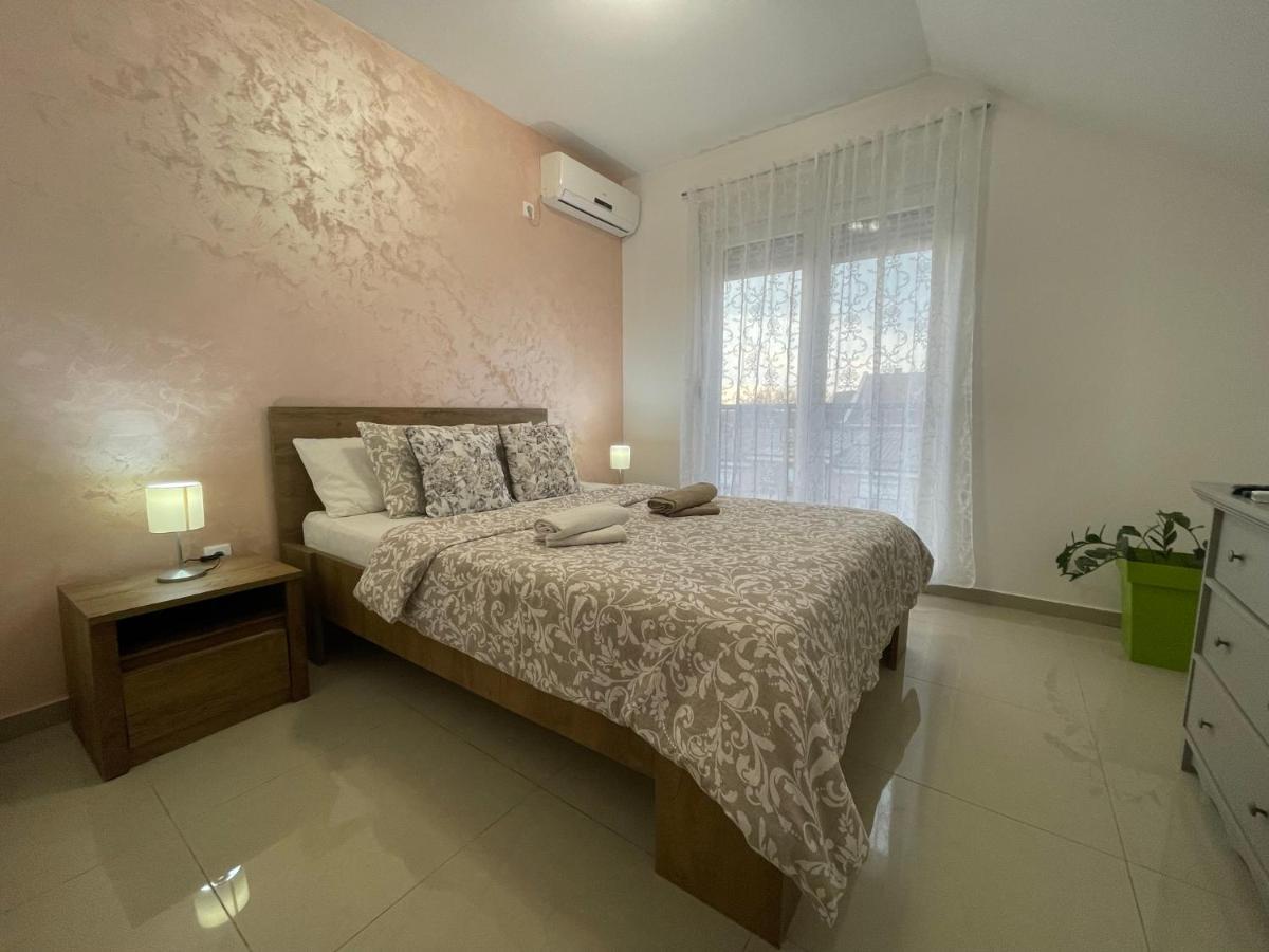 Apartman 1 Appartamento Sremska Mitrovica Esterno foto