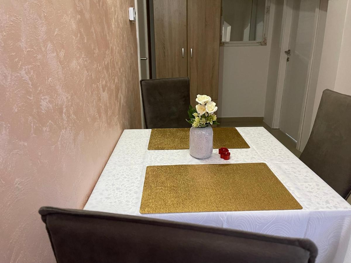 Apartman 1 Appartamento Sremska Mitrovica Esterno foto