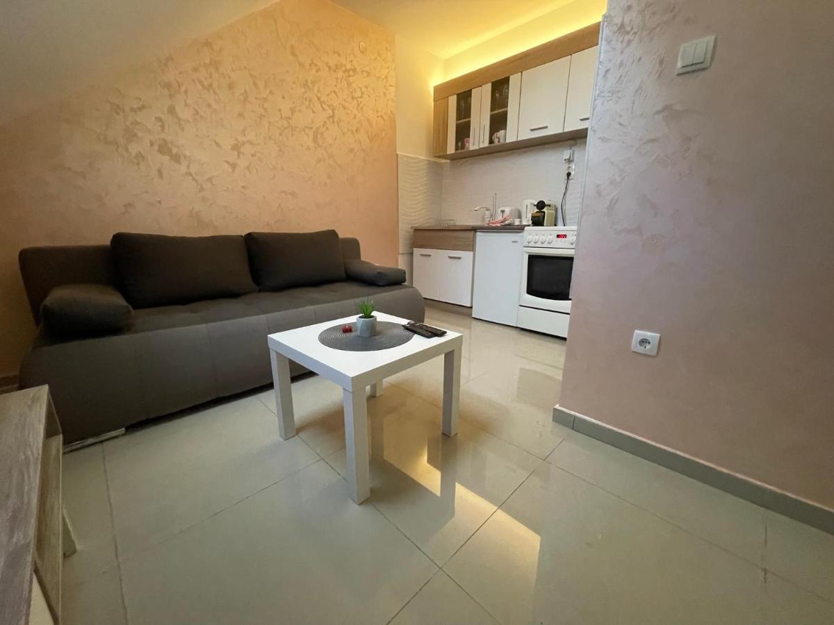 Apartman 1 Appartamento Sremska Mitrovica Esterno foto