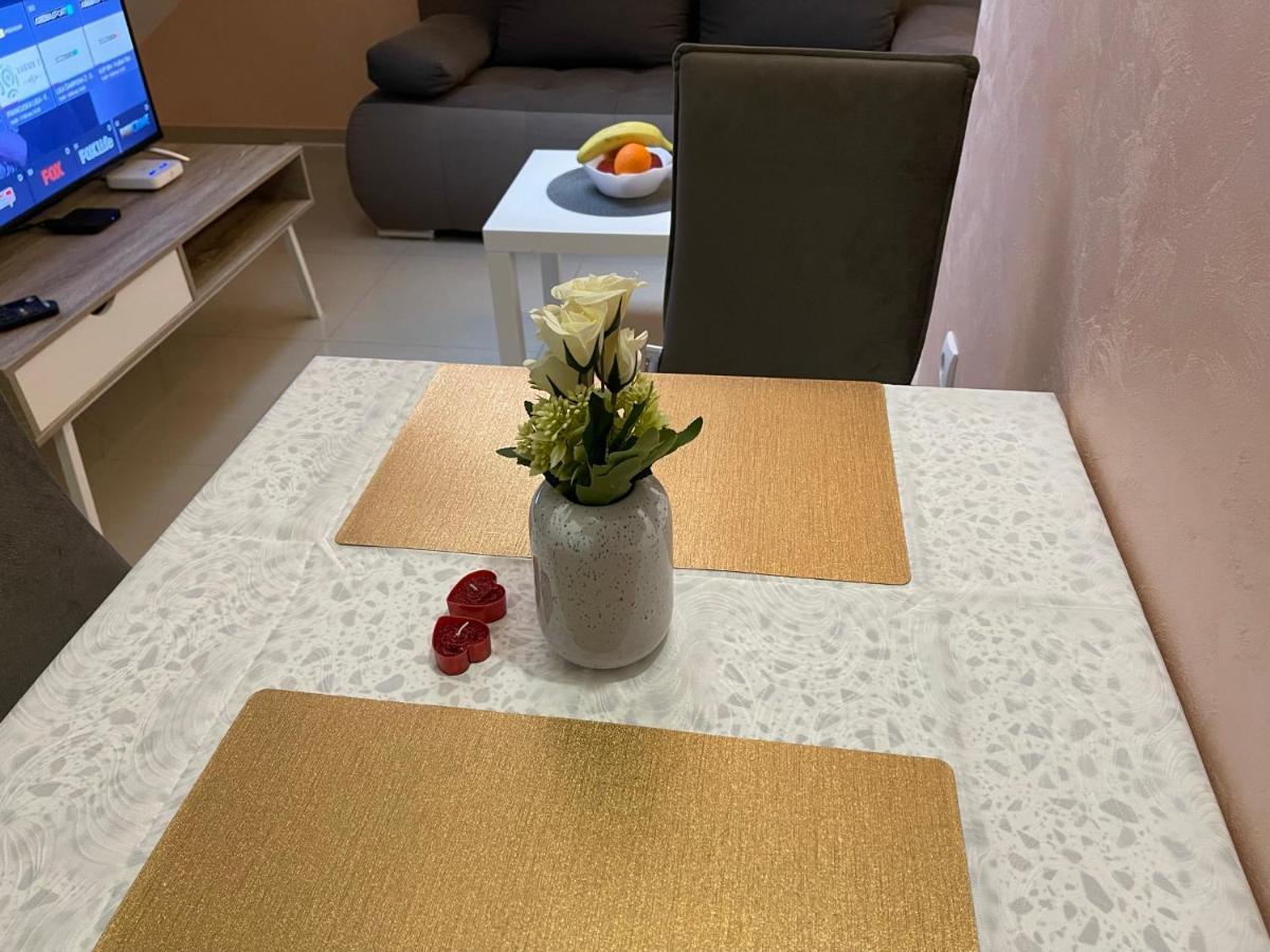 Apartman 1 Appartamento Sremska Mitrovica Esterno foto